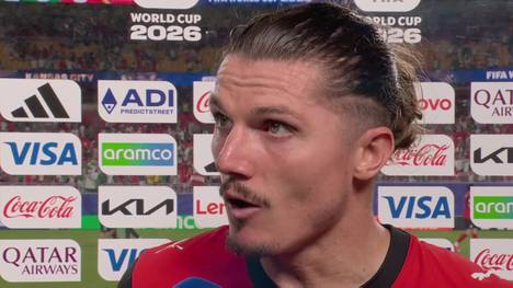 Österreich rettet sich in letzter Minute ins Sechzehntelfinale der Weltmeisterschaft. Im Anschluss an die Partie spricht Marcel Sabitzer über die verrückte Schlussphase gegen Algerien.