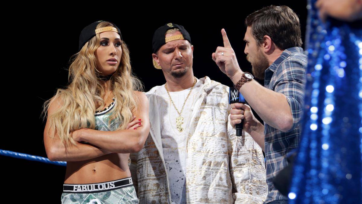 Bei SmackDown war Carmella Siegerin des ersten Money-in-the-Bank-Matches der Frauen - mit Hilfe ihres früheren kongenialen Partners, dem als skurrilen Giftzwerg inszenierten James Ellsworth. Später stieg auch sie zum Damenchampion auf, derzeit Sidekick von R-Truth