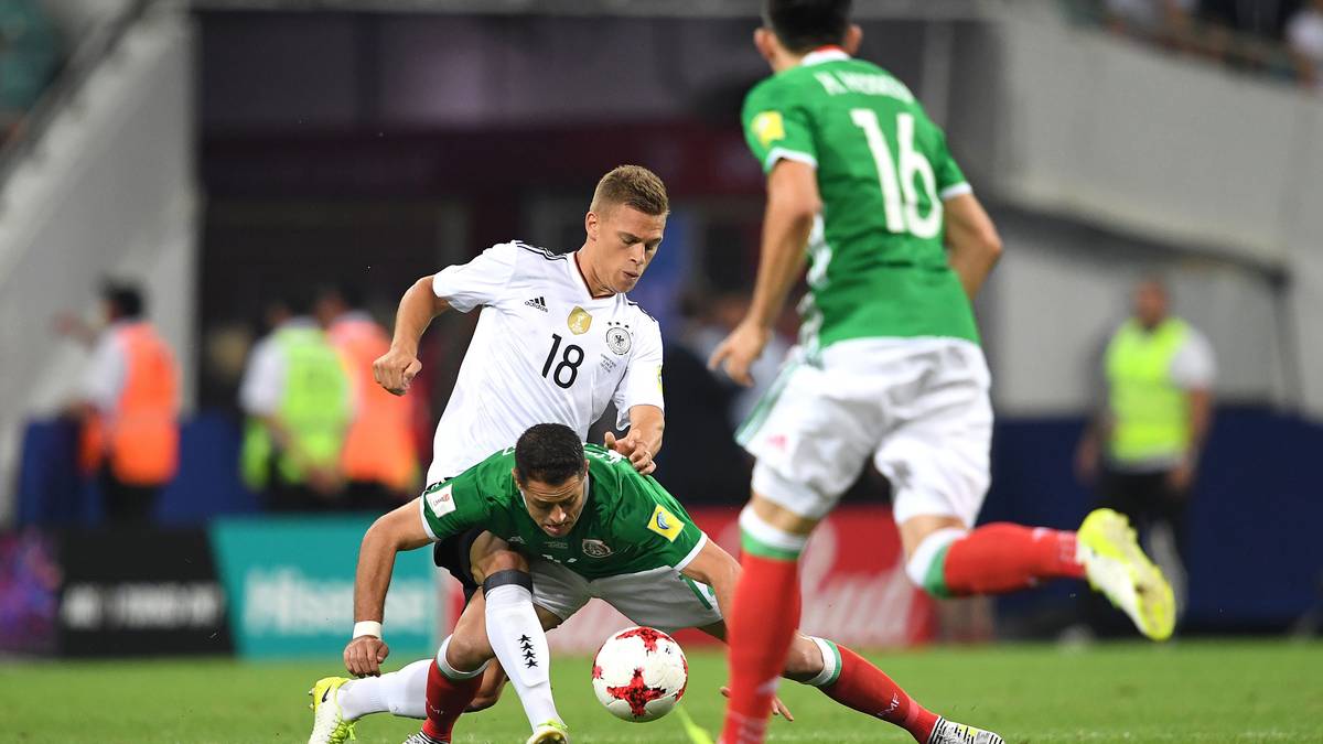 JOSHUA KIMMICH: Rückt zurück in die Dreierkette, übernimmt da den rechten Part. In der ersten Hälfte abgeklärt, unaufgeregt, konzentriert. Nach dem Schnitzer vor der Großchance von Jimenez (50.) mit drei Fehlpässen in drei Minuten. Fängt sich dann wieder. SPORT1-Note: 3