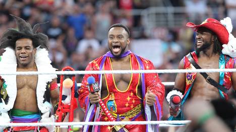 Big E (M.) riss bei WrestleMania 33 einen schlüpfrigen Witz auf Kosten von Xavier Woods (l.)