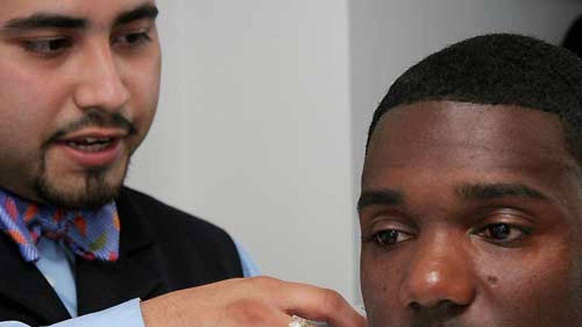 JUSTLIN GATLIN: Der nordamerikanische Sprintstar wird 2006 mit erhöhtem Testosteron-Wert getestet. Schuld ist nach seiner Darstellung sein Masseur, der ihn mit einer hormonhaltigen Salbe "positiv massiert" hätte