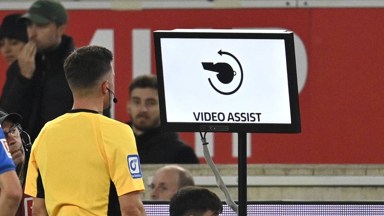 Kompany gastiert bei Schiri-Austausch