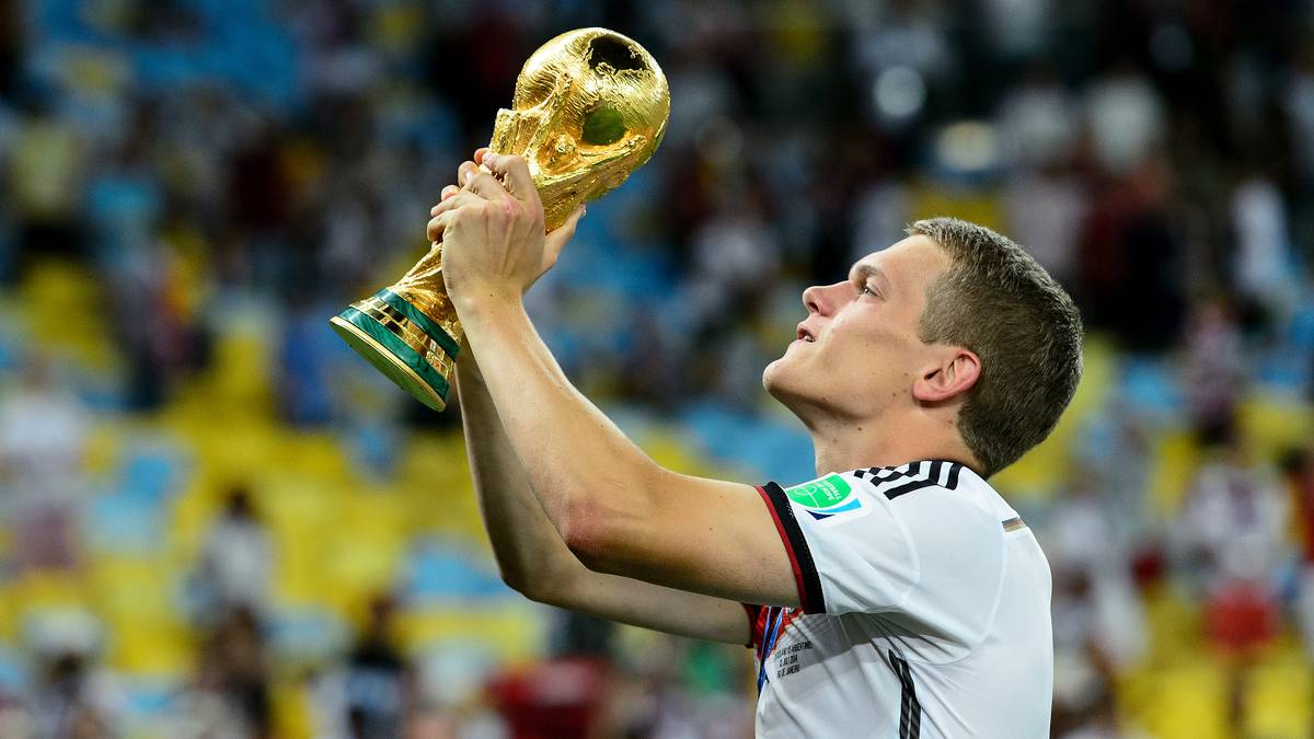 MATTHIAS GINTER: Kam nicht zum Einsatz, wurde mit 20 Jahren aber zum jüngsten deutschen Weltmeister der Geschichte. Nachdem der Verteidiger 2018 nicht zum Aufgebot gehört hatte, stand er 2022 wieder im Kader.