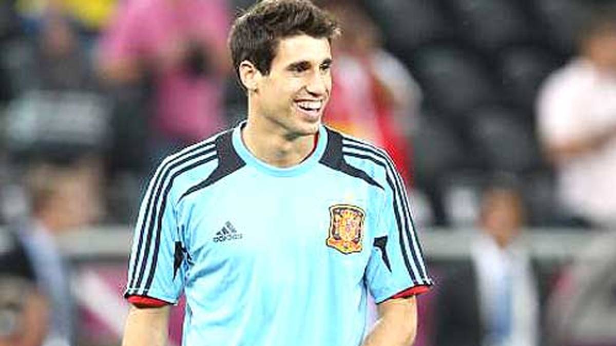 2007 gewann Martinez mit der spanischen U-19-Auswahl die Europameisterschaft in Österreich. Bei Athletic wurde er gleich im ersten Jahr auf Anhieb unumstrittener Stammspieler und bestritt 35 Ligaspiele, davon 32 in der Startelf. 2006/07 erzielte er drei Tore, darunter ein Doppelpack beim 2:0-Auswärtssieg gegen Deportivo La Coruna