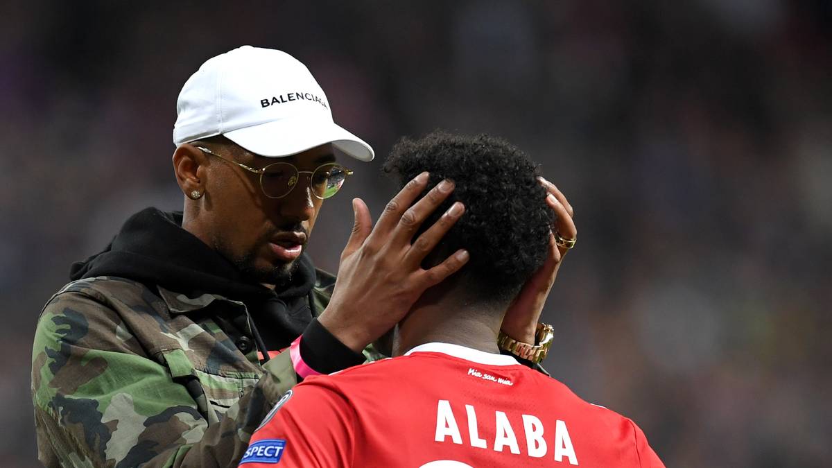 Die Aussagen relativierte er einige Tage später, nur um dann bei nächster Gelegenheit zu betonen, er sei in einem Alter, in dem "man nochmal darüber nachdenkt". Er meinte einen möglichen Wechsel ins Ausland