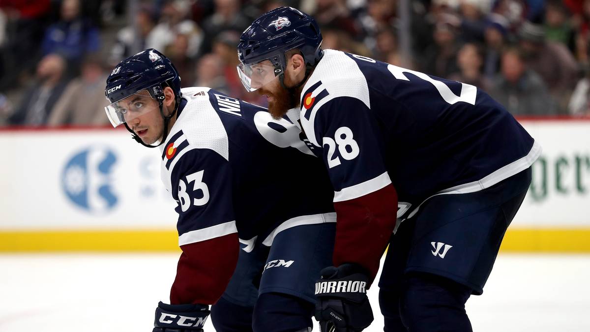 Auch in der NHL hat der Unternehmer seine Finger im Spiel. Im Jahr 2000 erwirbt Kroenke für 450 Millionen Dollar die Rechte an den Colorado Avalanche