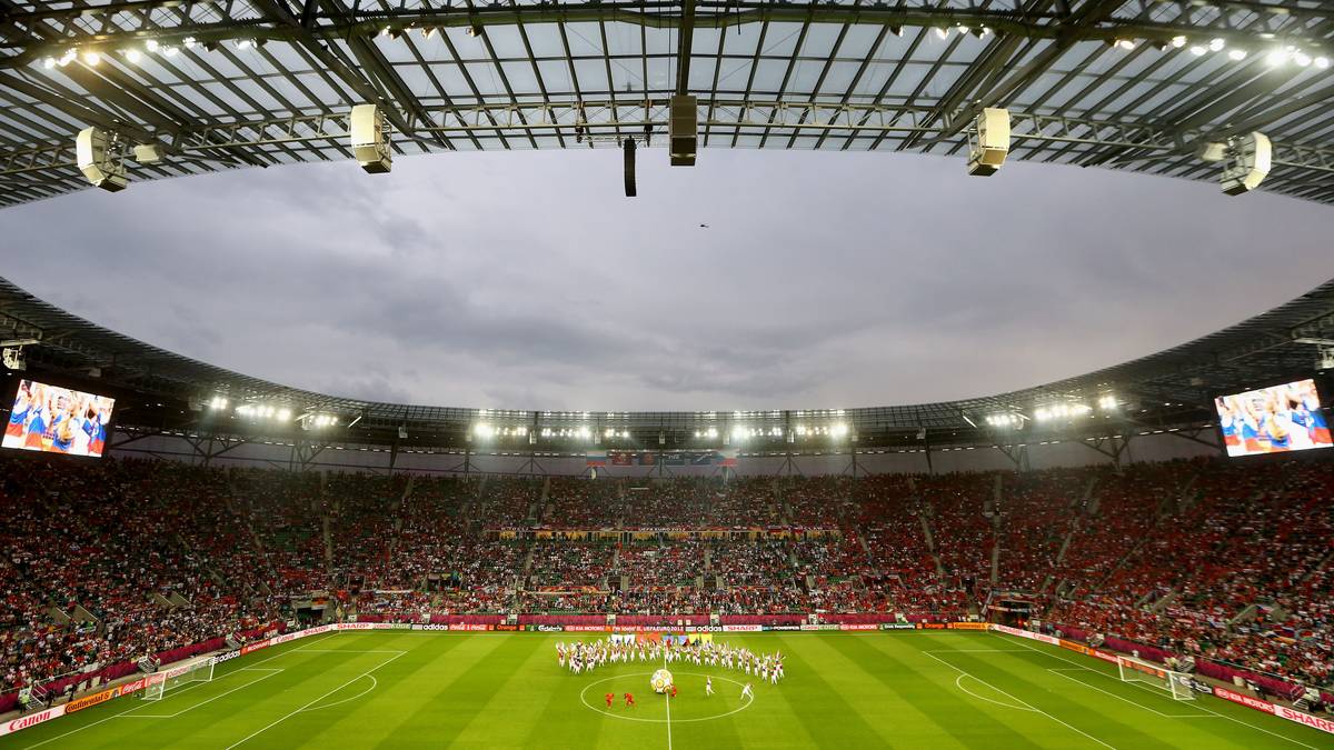 Auch im Inneren kann sich die Arena sehen lassen. Schon bei der Fußball-EM 2012 wurden dort Spiele ausgetragen