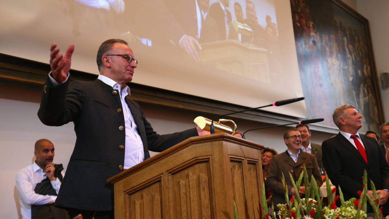 Rummenigge grantelt bei Meisterfeier