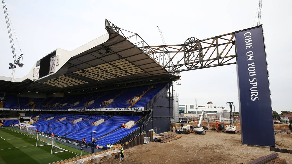 Die Eröffnung der "New White Hart Lane" war immer wieder verschoben worden, zuletzt ging man erst von einem Umzug zur neuen Saison aus. Die alte White Hart Lane wurde so wie viele geschichtsträchtige englische Stadien in den letzten Jahren abgerissen