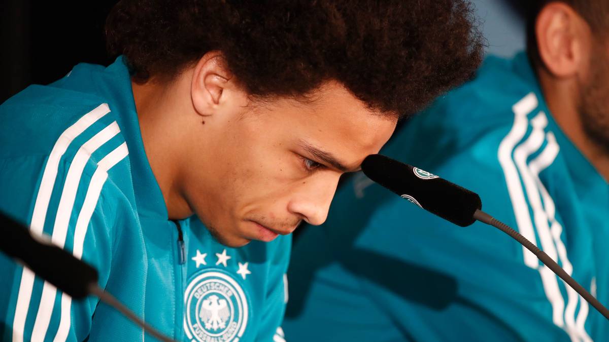 "Wir sind drei-, viermal in Überzahl auf das gegnerische Tor zugelaufen und haben die Aktionen nicht mal zum Abschluss gebracht. Wir hatten Ballverluste im Minutentakt", so Löw. Sane verpasst die letzte Möglichkeit, Löw von sich zu überzeugen. Es ist der erste wirkliche Tiefpunkt in Sanes Karriere