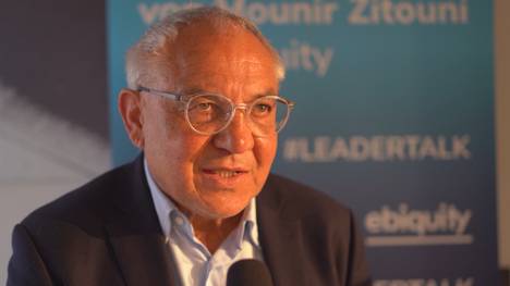 Der Hamburger SV hofft noch auf den direkten Aufstieg in die Fußball-Bundesliga. Auch Trainer-Legende Felix Magath glaubt daran.
