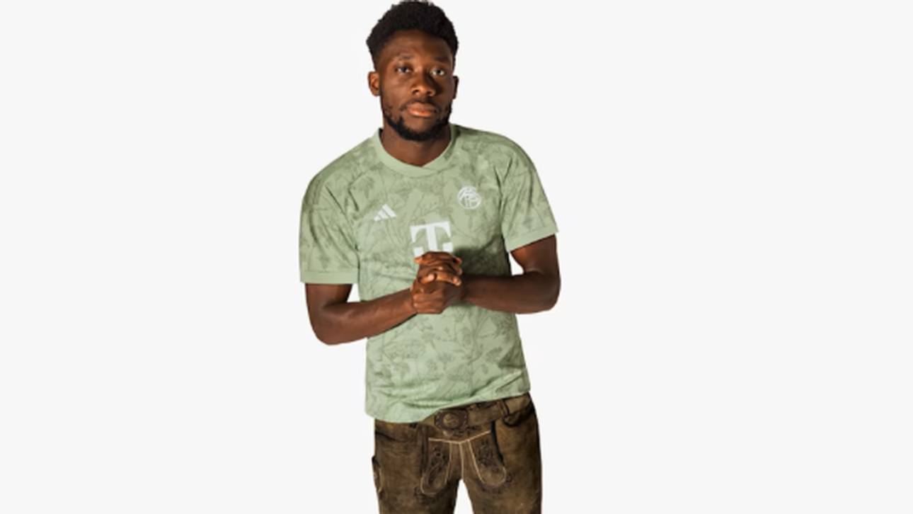 Alphonso Davies im neuen Wiesn-Dress der Bayern