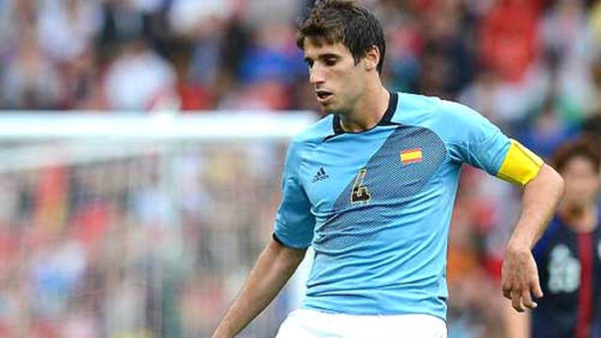 Zwischen 2005 und 2006 absolvierte Martinez für CA Osasuna B 32 Spiele und traf drei  Mal. Am 10. Mai 2010 wurde Martínez von Vicente del Bosque für den Kader der A-Nationalmannschaft zur Weltmeisterschaft 2010 in Südafrika nominiert und schnappte sich mit dem Team den Titel. Sein A-Länderspiel-Debüt gab er am 29. Mai 2010 in Innsbruck beim 3:2-Sieg im Test-Länderspiel gegen Saudi-Arabien