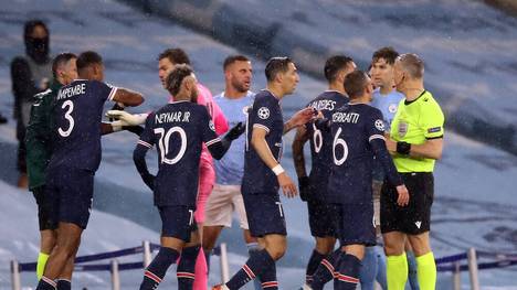 Im Champions-League-Halbfinale gegen Manchester City verliert PSG nicht nur mit 0:2, sondern auch die Nerven. Angel di Maria sieht Rot wegen einer Tätlichkeit. Ist PSG ein schlechter Verlierer?