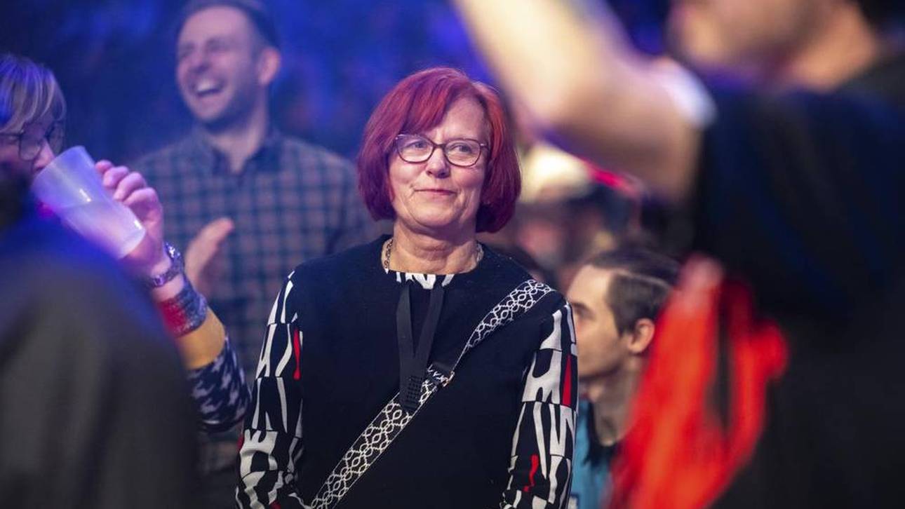 Marlies Göhr als Gast bei einem Darts-Event im Februar 2024 in Jena