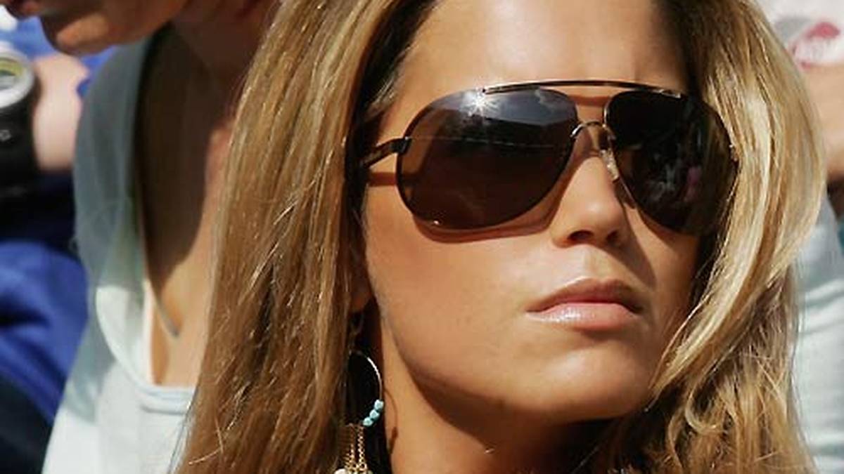 Der Edeltechniker bringt aber nicht nur Spielkultur mit in die Alster-Metropole, sondern auch seine bildschöne Gattin Sylvie. Auch sie wird in Deutschland zum Star, unter anderem später als Moderatorin der TV-Sendung "Das Supertalent"