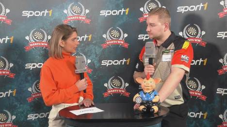 Dimitri van den Bergh steht in der dritten Runde der Darts-WM. Im Interview erklärt er seinen Dartswechsel.
