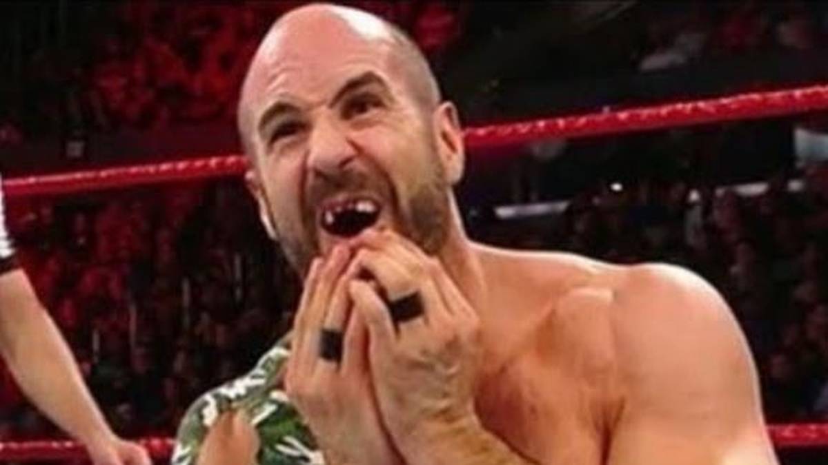 Cesaro rammte sich bei WWE No Mercy 2017 zwei Zähne nach innen