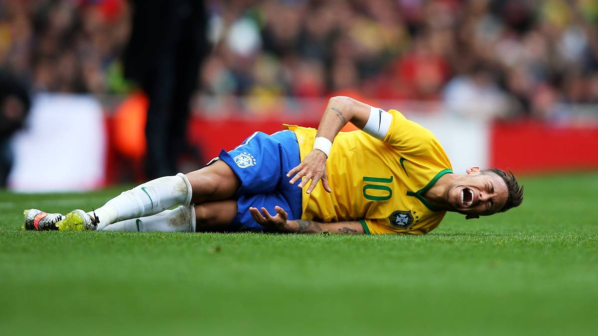 Das Knie! Neymar wälzt sich am Boden 