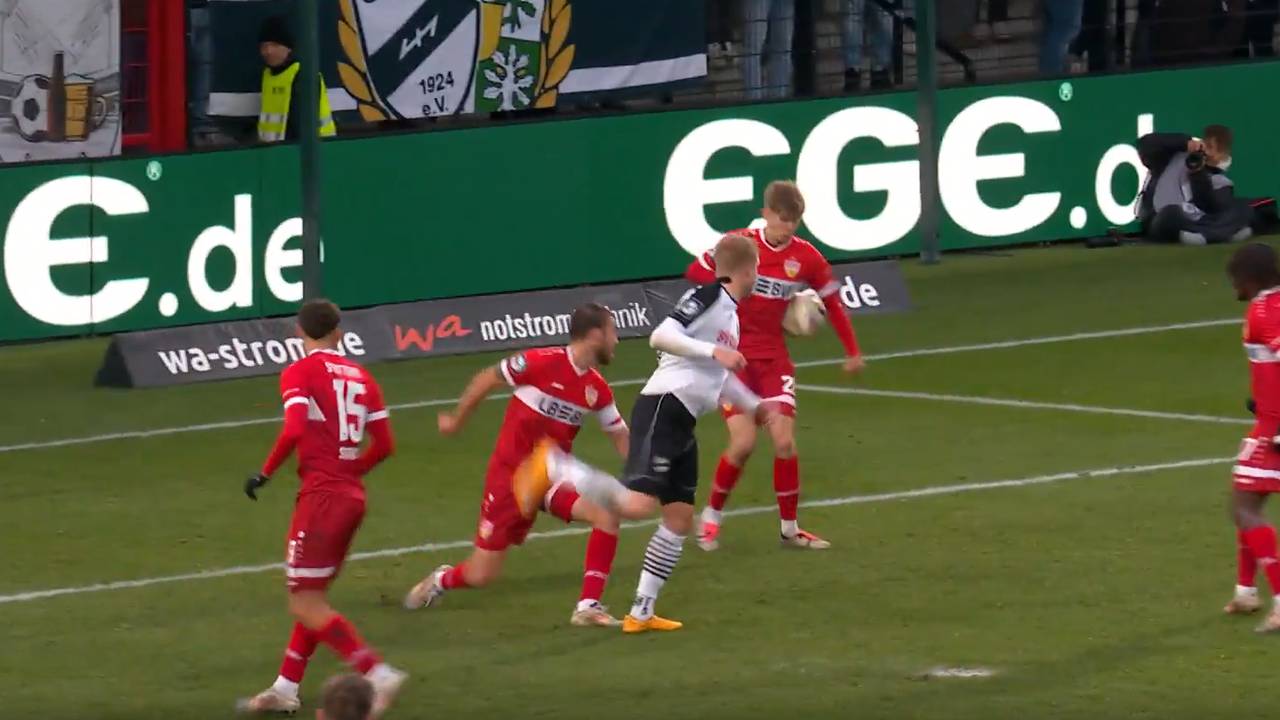 Muss das Handelfmeter geben?