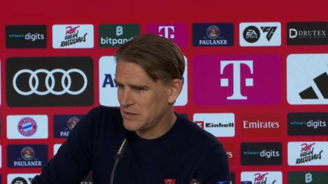 Auf der Pressekonferenz vor dem Bundesliga-Spiel gegen Mainz 05 zeigt sich Bayern-Sportdirektor Christoph Freund verwundert über eine angeblich bereits beschlossene Vertragsverlängerung von Manuel Neuer.