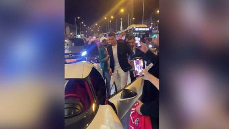 Dass der Fußballer Cristiano Ronaldo teure Autos mag, ist bekannt. Doch diesmal sprengt der Superstar alle Dimensionen. Mit seinem 10 Millionen teuren Bugatti düst er durch die Stadt von Madrid. 