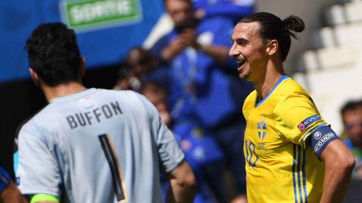 Zwei Grand Seigneurs des europäischen Fußballs: Zlatan Ibrahimovic und Gianluigi Buffon schnüren auch im hohen Fußballeralter noch ihre Schuhe. Wer tut es ihnen gleich? iM Football und SPORT1 zeigen die beste Ü35-Elf der Welt