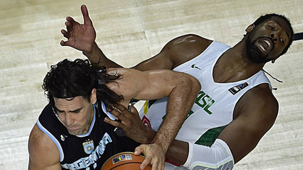 Und Scola? Dem Big Man der Indiana Pacers reicht es so langsam. Zu spüren bekommt das Nene, und zwar in Form von Scolas Ellenbogen