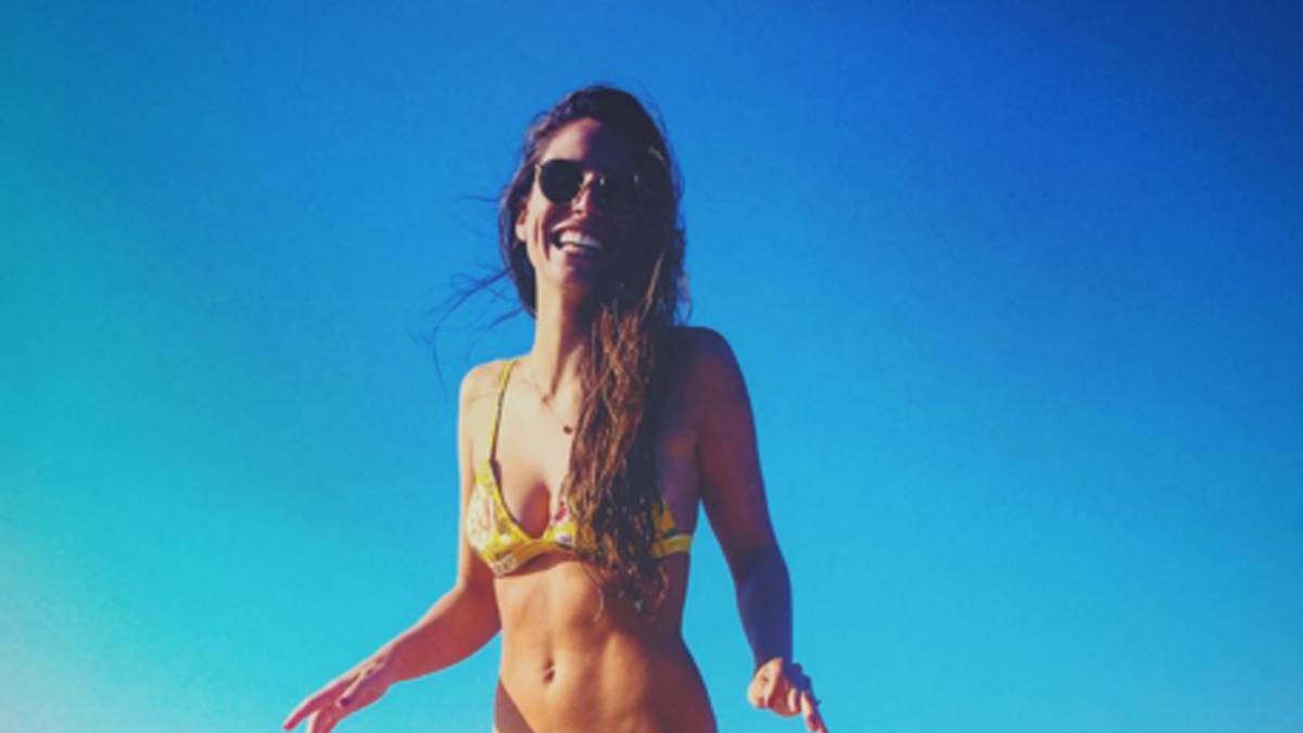 Lucia Villalon ist die Freundin von Leverkusens Stürmer Chicharito. Im Bikini genießt sie einen Bootsausflug