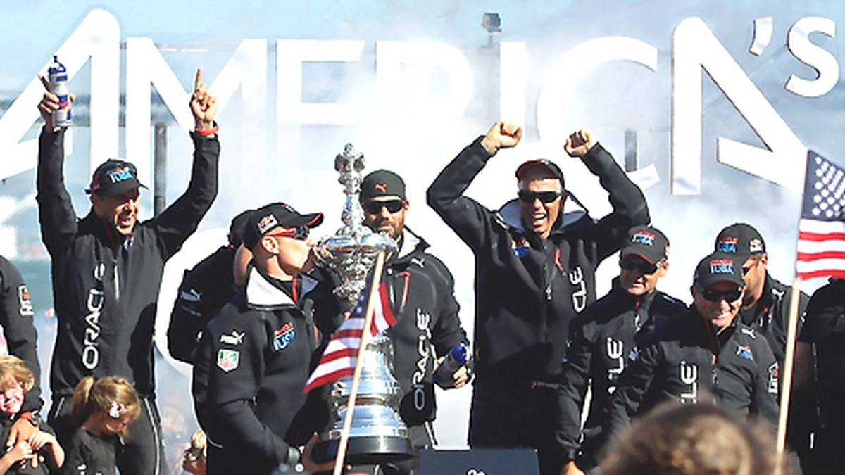 1:8 in Rückstand gelegen - und am Ende doch gewonnen. Das Team Oracle USA trägt sich mit einer unnachahmlichen Aufholjagd in die Geschichtsbücher ein....