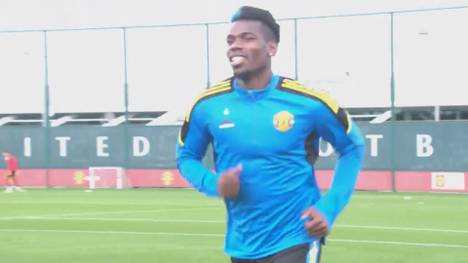 Paul Pogba verlässt Manchester United nach sechs Jahren und kassiert jetzt anscheinend mehrere Millionen Euro. Gehaltskürzungen der vergangenen Spielzeiten sollen durch eine Loyalitätsprämie ausgeglichen werden. 