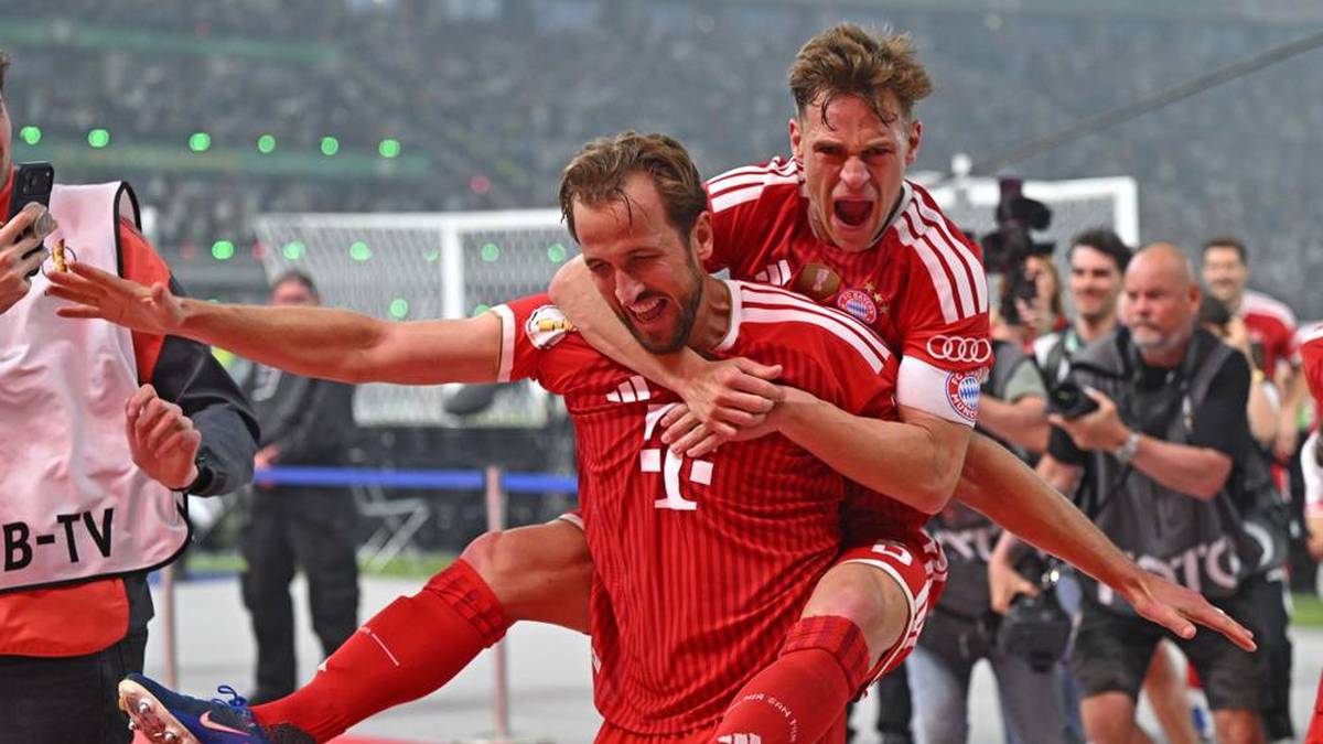 Trotzdem muss er als Reittier herhalten - für Joshua Kimmich