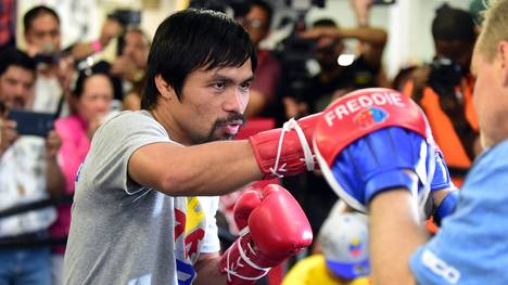 Manny Pacquiao beim Boxen und Showtraining