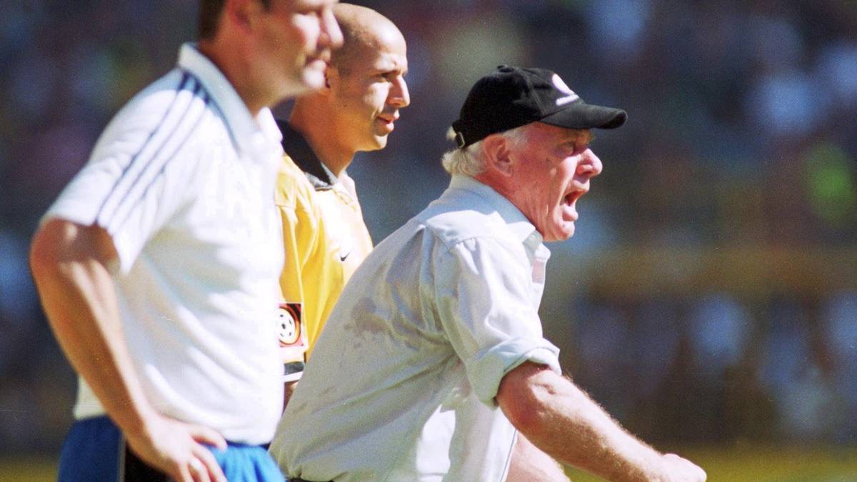 Lattek gelang es: Acht Punkte aus den letzten fünf Spielen (einzige Niederlage gegen Bayern) reichten dem BVB zum Klassenerhalt. Lattek kassierte zwei Millionen D-Mark Retter-Prämie, ging zurück zum Doppelpass. Berater Sammer stieg zum Chef und Meistertrainer auf