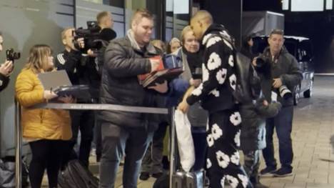 Das DFB-Team ist mit extravaganten Outfits aus den Busen am DFB-Quartier in Frankfurt ausgestiegen. In der kommenden Woche bereitet sich der Kader von Hansi Flick auf die Länderspiele vor. 