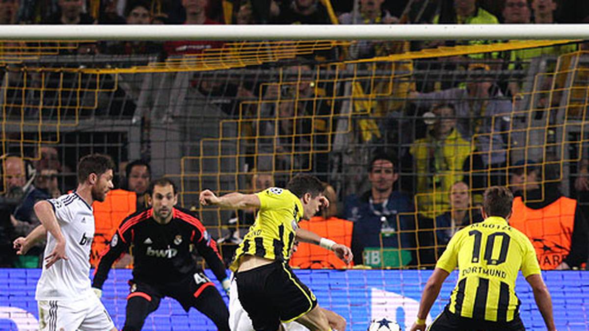 Doch erst noch mal zurück nach Dortmund und Lewandowski: In besonders überragender Manier erzielt der Pole das vorentscheidende 3:1. Mit der Sohle zieht er den Ball um Madrids Pepe herum und hämmert den Ball in die Maschen. Keine Chance für Keeper Diego Lopez