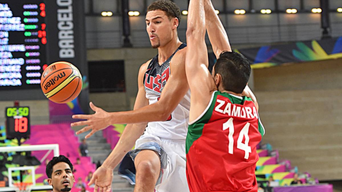 Warriors-Teamkollege Klay Thompson macht seine Sache nicht viel schlechter und kommt auf 15 Zähler