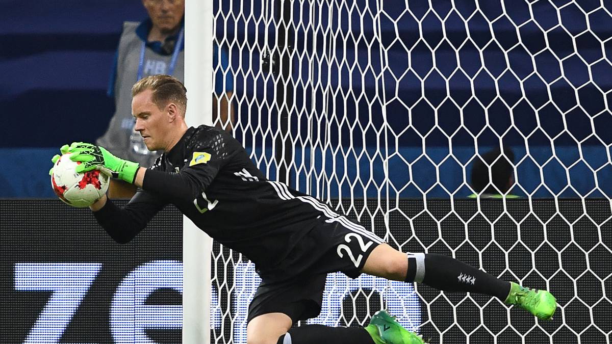 MARC-ANDRE TER STEGEN: Bekommt nach einer ruhigen Anfangsphase ordentlich zu tun. Mit starker Fußparade gegen Giovani dos Santos (33.), verkürzt gut den Winkel beim Heber von Chicharito (35.). In Hälfte zwei gegen Raul Jimenez (50.) und Miguel Layun (70.) auf dem Posten. Stark auch gegen Marquez (84.). Machtlos beim Traumtor von Marco Fabian (89.). SPORT1-Note: 2 