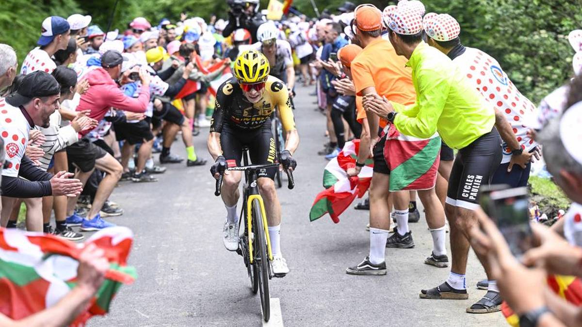 Jonas Vingegaard hat Tadej Pogacar bei der Tour de France früh attackiert