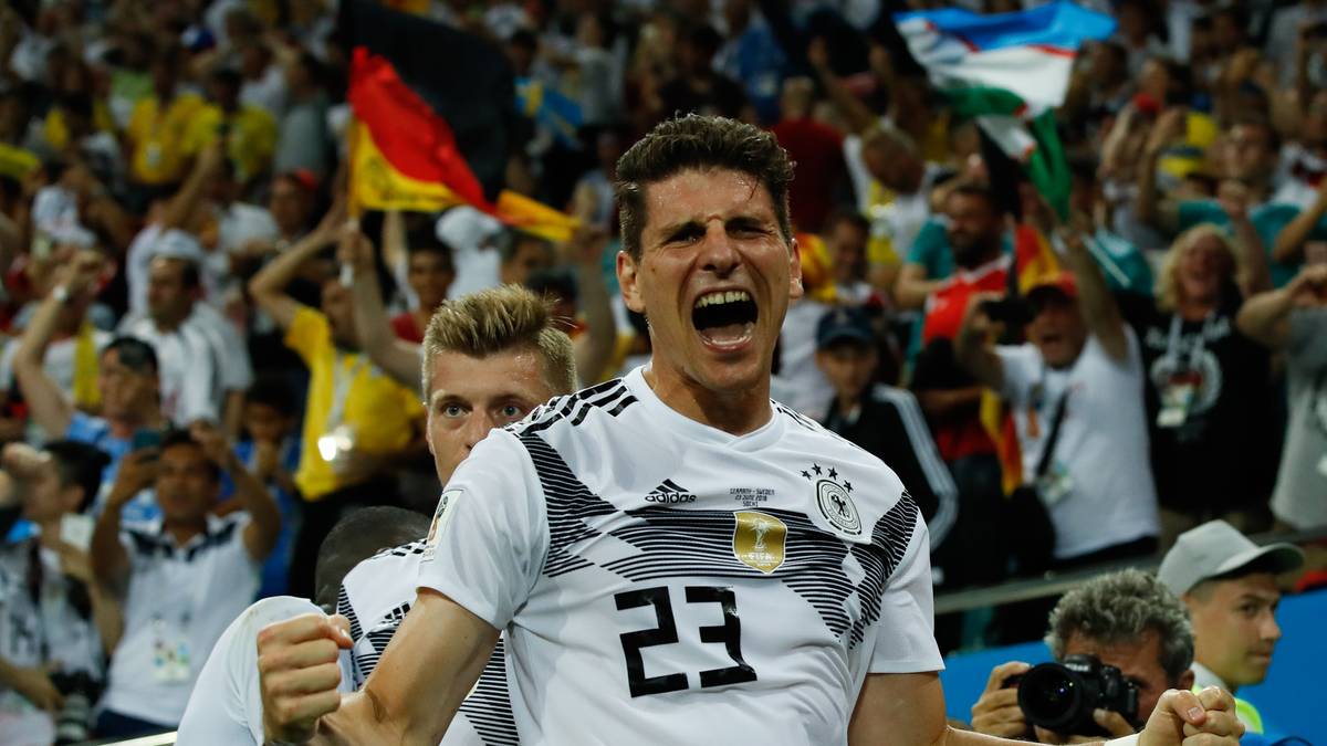 ÖSTERREICH - KLEINE ZEITUNG: "Toni Kroos sei Dank: Deutschlands Chancen auf eine Achtelfinal-Teilnahme sind gehörig gestiegen. Eine nervenaufreibende Zitterpartie nahm damit noch ein gutes Ende für das DFB-Team, dem nach Schlusspfiff ein Stein vom Herzen gefallen ist."