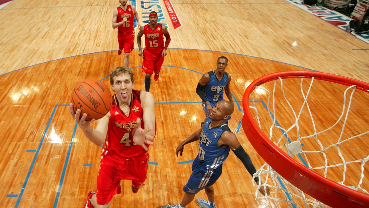 2011 feiert Nowitzki (v.) sein zehnjähriges All-Star-Jubiläum. Sechs Punkte, fünf Rebounds und ein Assist springen für den MVP von 2007 raus. Der Westen siegt in Los Angeles mit 148:143. Die zweite Saisonhälfte krönt der Mavericks-Kapitän mit dem Meistertitel