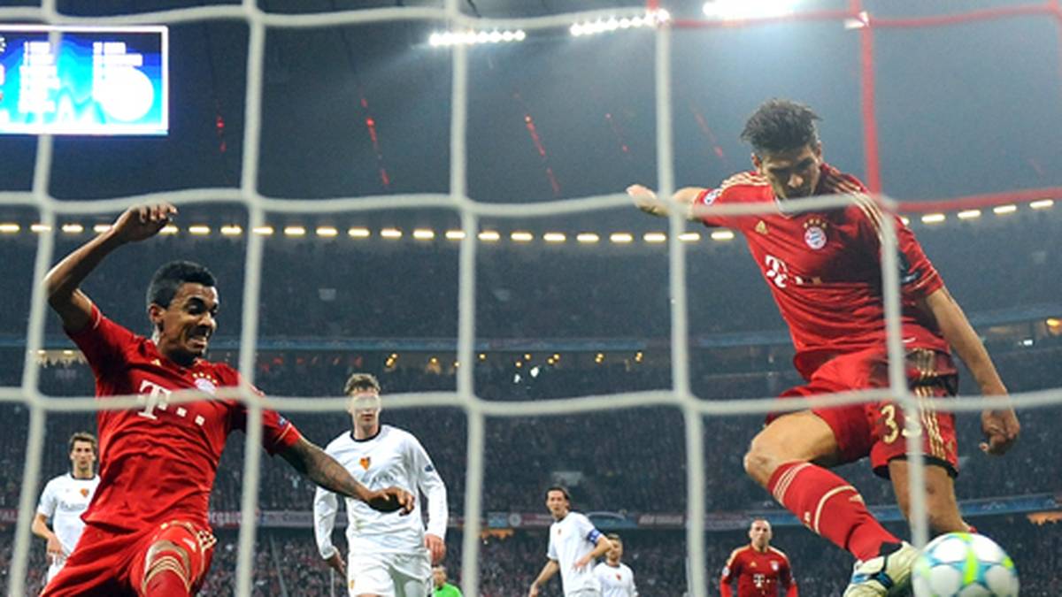 Gomez' Viererpack ist gleichzeitig der schnellste der Champions-League-Historie. Nur 24 Minuten benötigt der Angreifer für seine vier Tore (44./50./61./67.). Insgesamt zwölf Champions-League-Treffer reichen aber nicht für Platz eins in der Torschützenliste der Saison 2011/2012