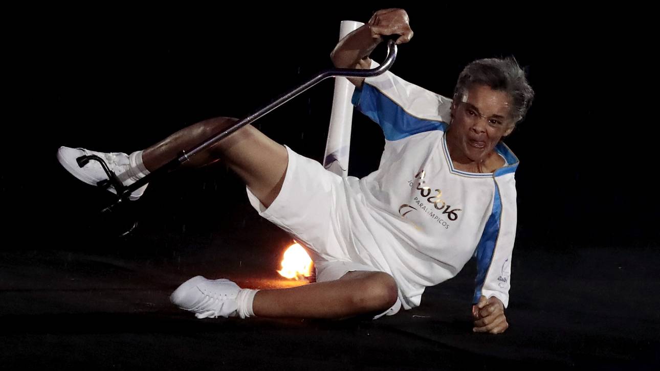 Bewegende Szenen nach Fackelsturz