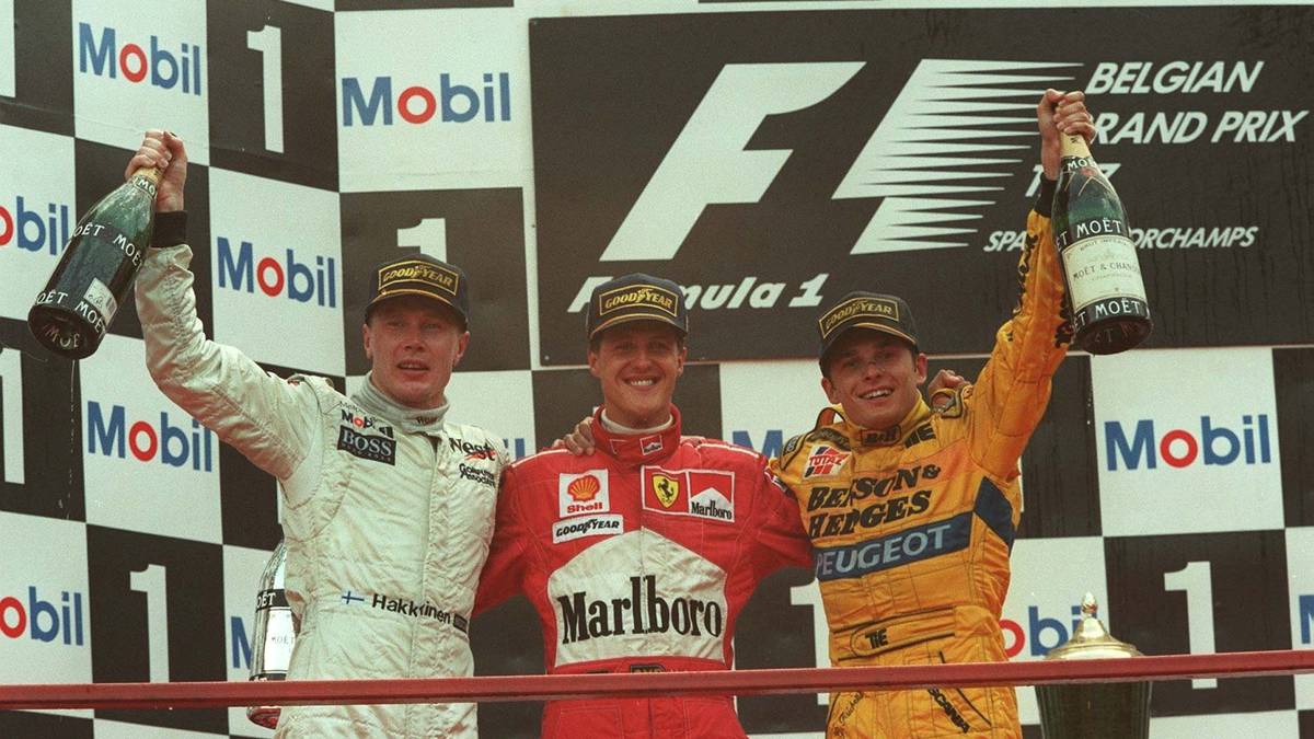 FORMEL 1: GP von BELGIEN 1997, Spa Franchorchamps, 24.08.97 Bereits 1997 lieferten sich Michael Schumacher (M.) und Mika Häkkinen (l.) einen packenden Kampf in Spa