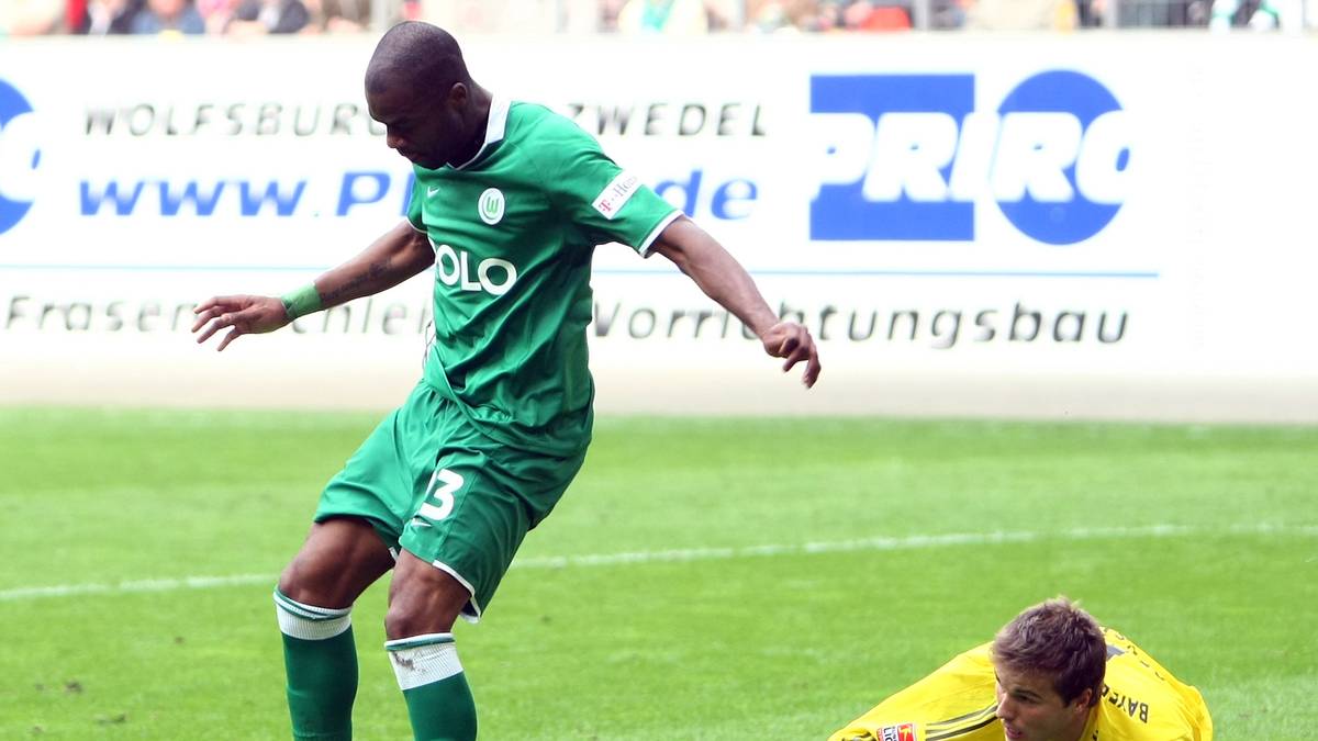 2009: GRAFITE: Vorhang auf für einen Wolfsburger. Grafite düpiert die Bayern nicht nur beim 5:1 mit seinem Hackentor, auch in der Meisterschaft und bei der Wahl zum Fußballer des Jahres schauen die Münchner nur hinterher