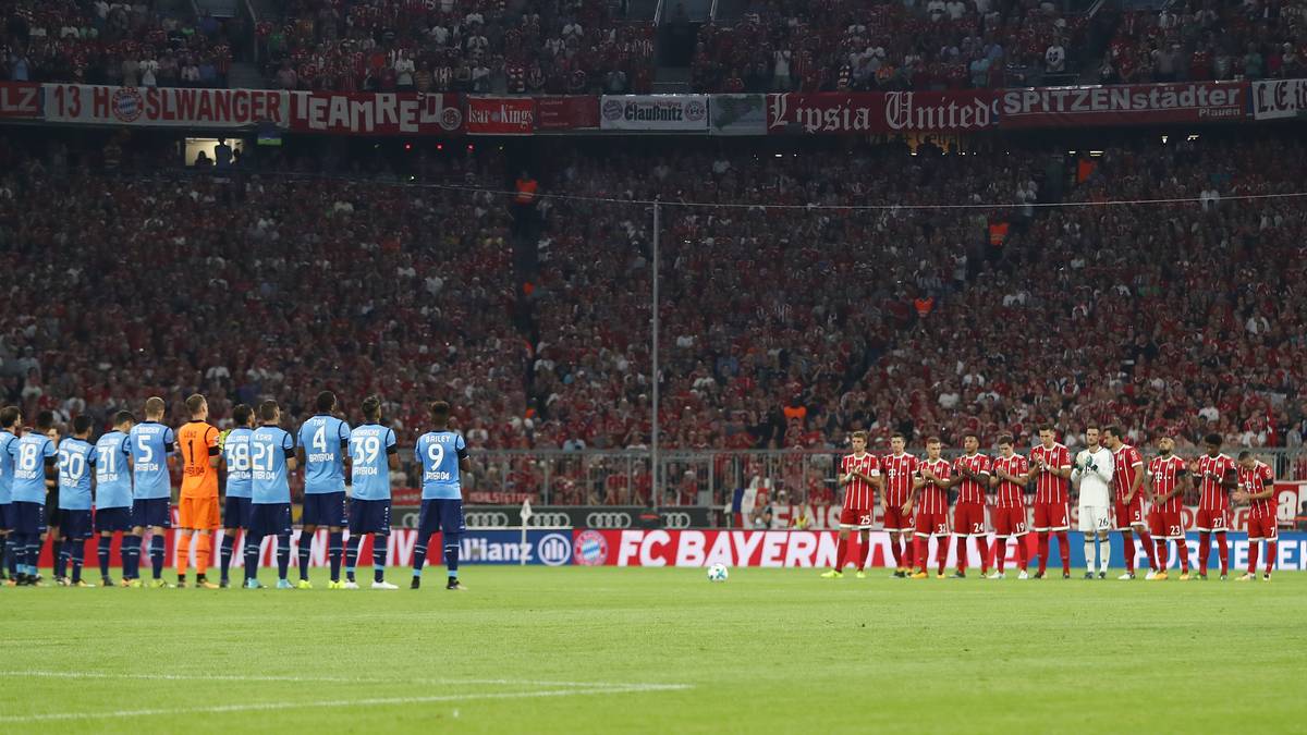 Vor dem Anpfiff gibt es eine Schweigeminute für die Opfer des Terroranschlags in Barcelona am Donnerstag