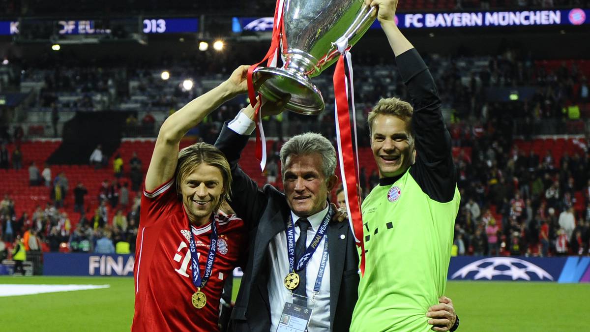 Bayern Munich's Ukrainian midfielder Anatoliy Tymoshchuk (L), Bayern Munich's German Head Coach Jupp Heynckes and Bayern Munich's German goalkeeper Manuel Neuer (R) celebrate with the trophy on the pitch after their victory in the UEFA Champions League final football match between Borussia Dortmund and Bayern Munich at Wembley Stadium in London on May 25, 2013, Bayern Munich won the game 2-1  AFP PHOTO / ADRIAN DENNIS        (Photo credit should read ADRIAN DENNIS/AFP via Getty Images)