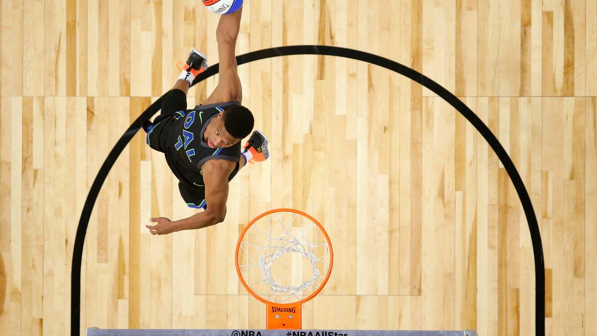 DENNIS SMITH JR: Als Rookie spielte der Point Guard in der vergangenen Saison groß auf und absolvierte gleich in seiner Premierensaison 69 Spiele. Obwohl er nur als viert- oder fünftbester Point Guard seines Jahrgangs galt, haben die Mavericks mit ihm die richtige Wahl getroffen    
