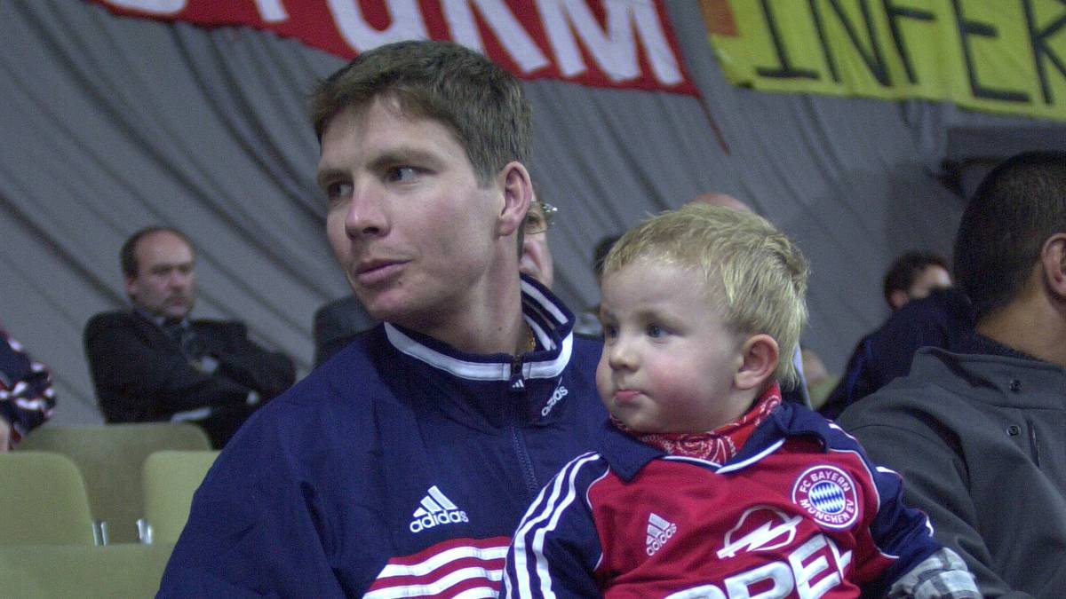 Einst saß er bei seinem Papa und Bayern-Profi Michael TARNAT noch auf dem Schoß....