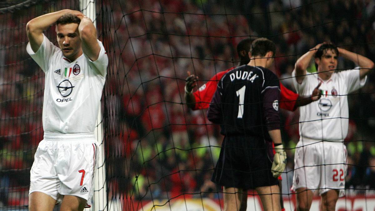 AC MAILAND 2005: Milan führt in einem denkwürdigen Finale der Champions League zur Halbzeit mit 3:0 gegen den FC Liverpool und steuert einem sicheren Sieg entgegen. Dann gelingen den Reds drei Tore in nur siebeneinhalb Minuten - es geht ins Elfmeterschießen
